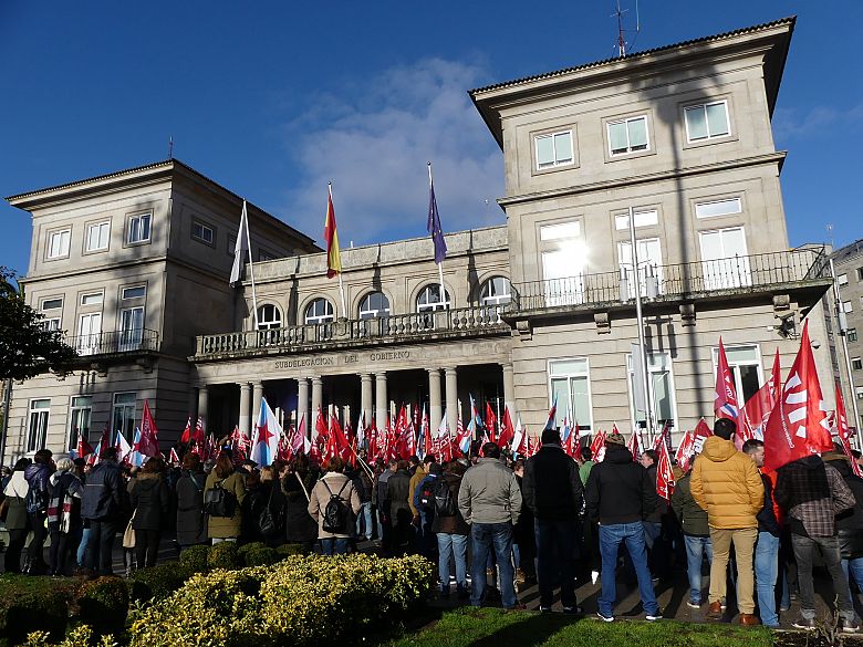 17-01-11 IndultoCarlosSerafinSubdelegacionPontevedra02.JPG